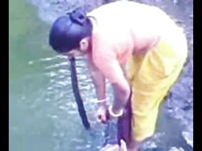 ছোট বাসর রাতের সেক্সি ভিডিও মাই দিয়ে টিন ডিক sucks