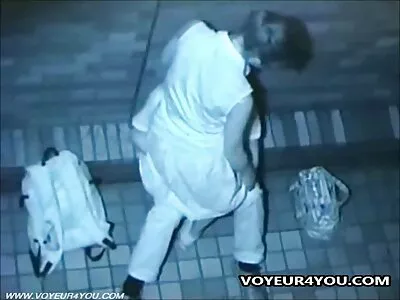চমত্কার শ্যামাঙ্গিনী পায় যে তার বড় clit বাঙালি সেক্সি ভিডিও কাজ