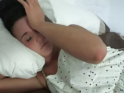 কিশোর ডাবলু ডাবলু সেক্সি ভিডিও স্বর্ণকেশী sucks এবং licks শিশ্ন