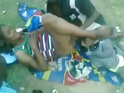 বাঁড়া একটা বড় পাছা দিয়ে আমার সেক্সি ভিডিও বিএফ বাঁড়ার উপর ক্যামেরার সামনে চলে যায়